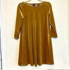NWT Agnes and Dora three-quarter sleeve swing tunic, gold size small